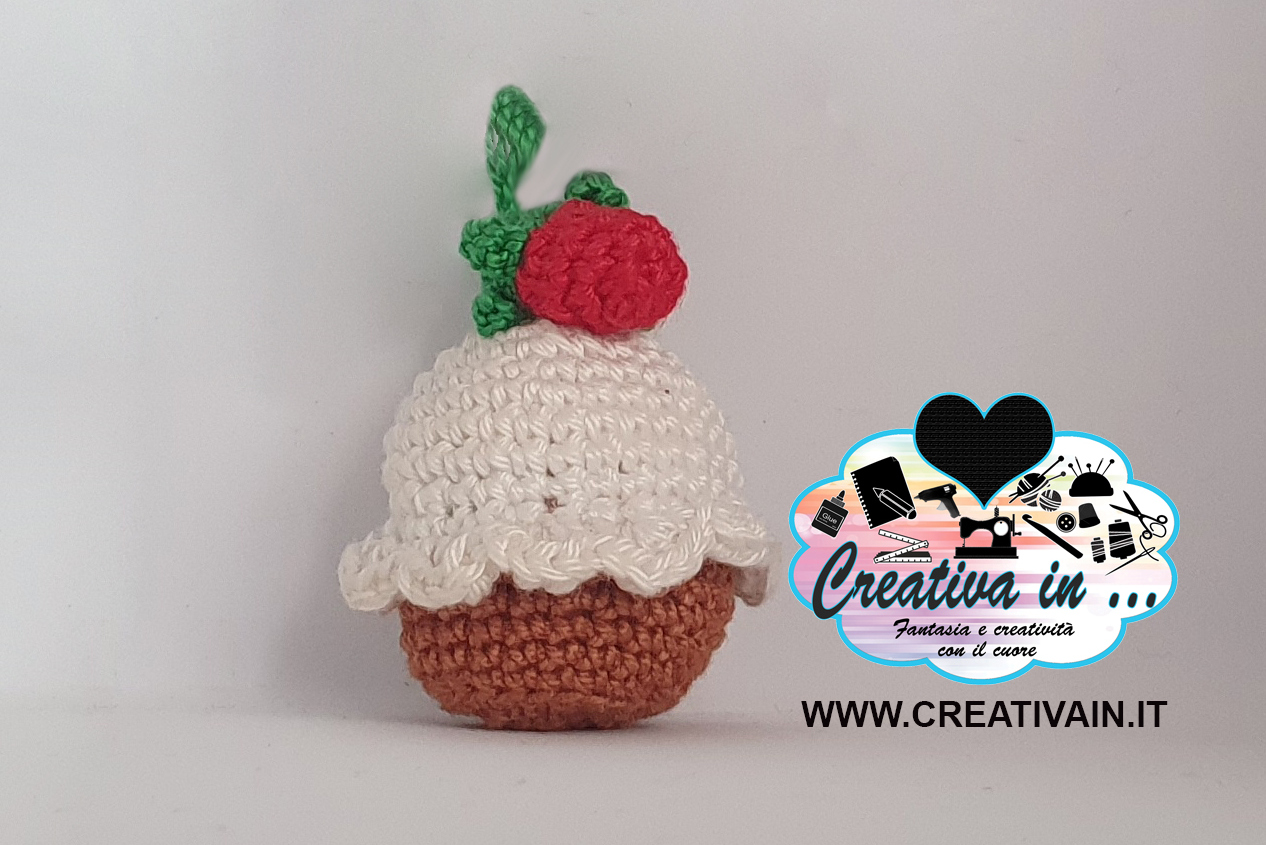 Cupcake Amigurumi Lo Schema Del Portachiavi A Uncinetto Creativa In