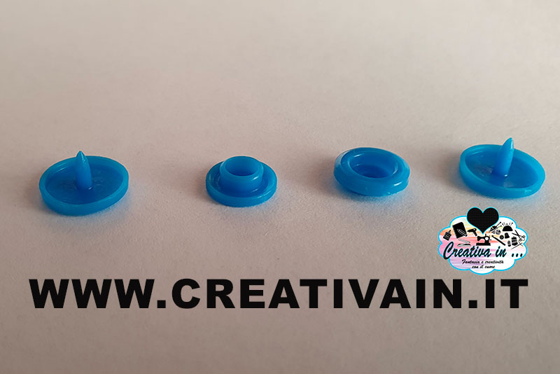 Come applicare i bottoni a pressione automatici in plastica. Videotutorial  - Creativa In